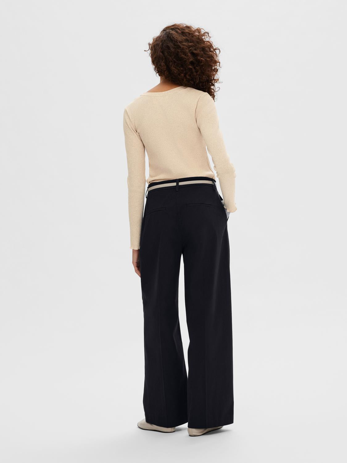 model_shot-back